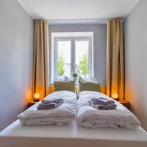 4-room Luxury - Close To Station, Free Parking, Kitchen Apartment