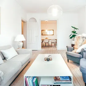 https://elegant-evocative-and-cosy-home-in-osterbro-with-a.copenhagenhotelselect.com
